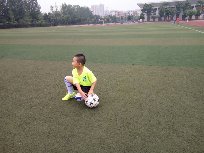 小小少年足球教学,青少年足球成长之路