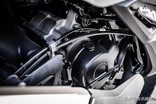 趴不动重机，换一台踏板如何？能压弯的XcitingS400，颜值还很高