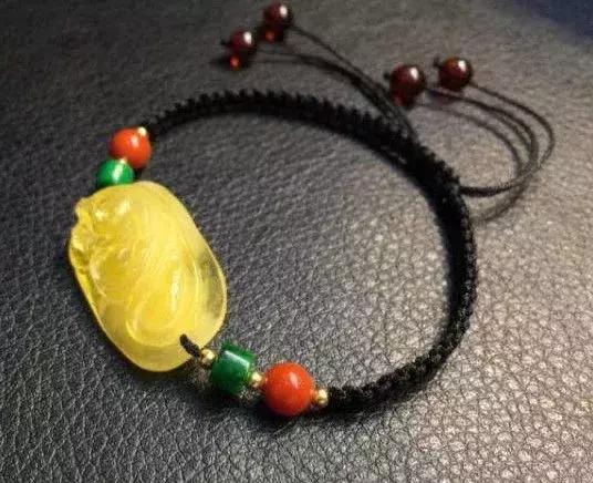 戴起来最舒服的腕饰是它！不是手镯，更不是手串，猜到了吗？