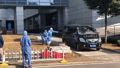 武昌医院刘智明院长以身殉职,他背后的女人这些举动更让人感动