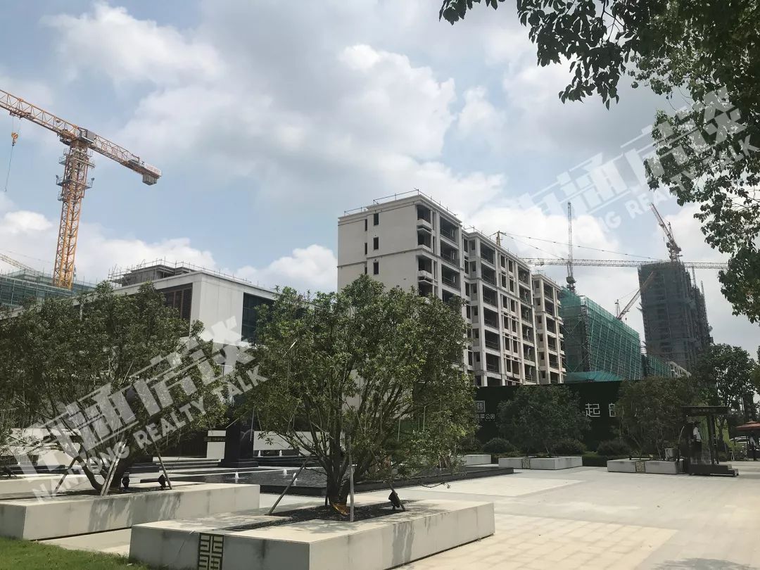 万科翡翠公园99万起首付30万起,万科翡翠公园2期最新售价