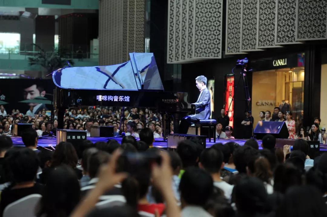 “碧罗珠宝之夜”沈文裕钢琴独奏音乐会完美举行