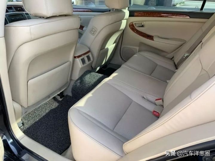 9万的十代雅阁,皇冠雅阁对比