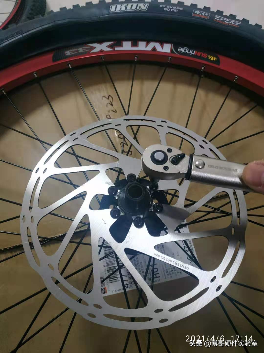 速降山地车装车视频,速降山地车开箱装车