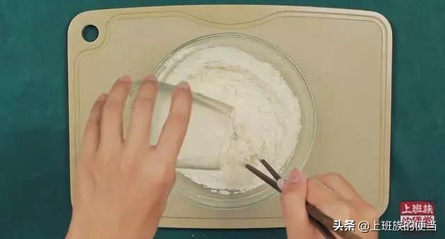 煎饼该怎么做好吃又简单,饭店茴香煎饼的做法