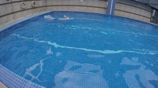 自由泳打腿练习能用蛙泳手配合吗,自由泳打腿练习方法与技巧