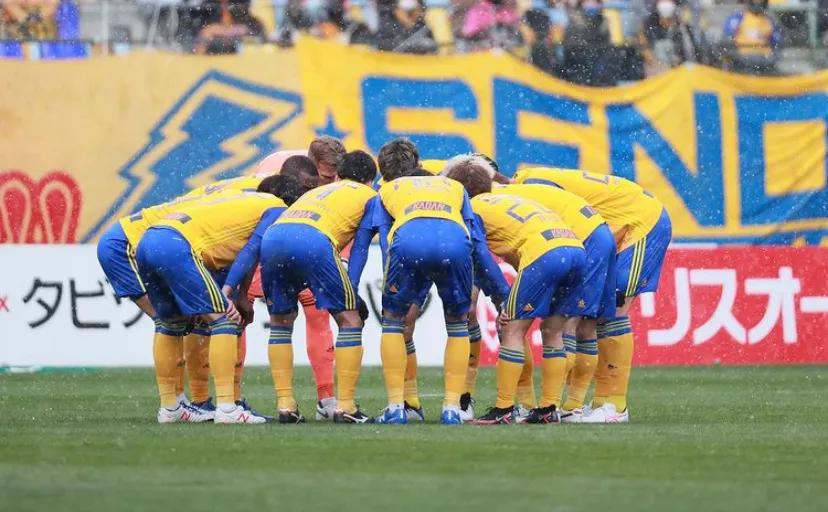 日职最高10连红，杨若寒带来J1回顾与展望，2万字精解