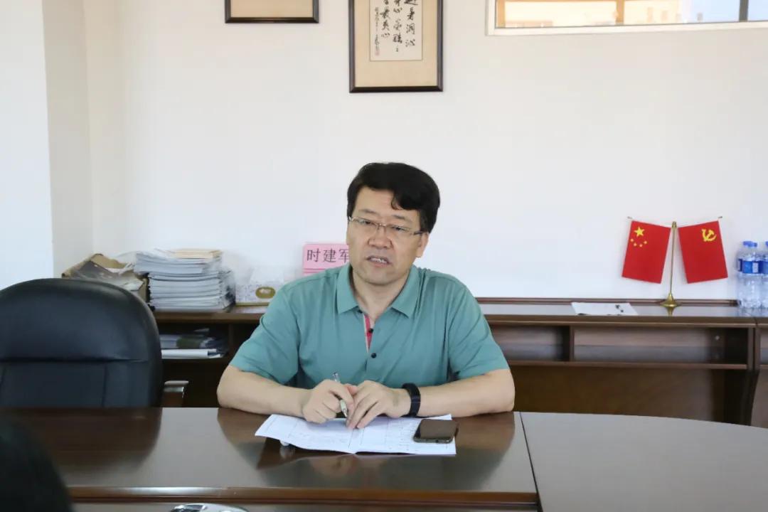 京厦协作促研修专家引领助成长--厦门二中携手华师教育研究院召开首批研究型教师培养对象答辩会