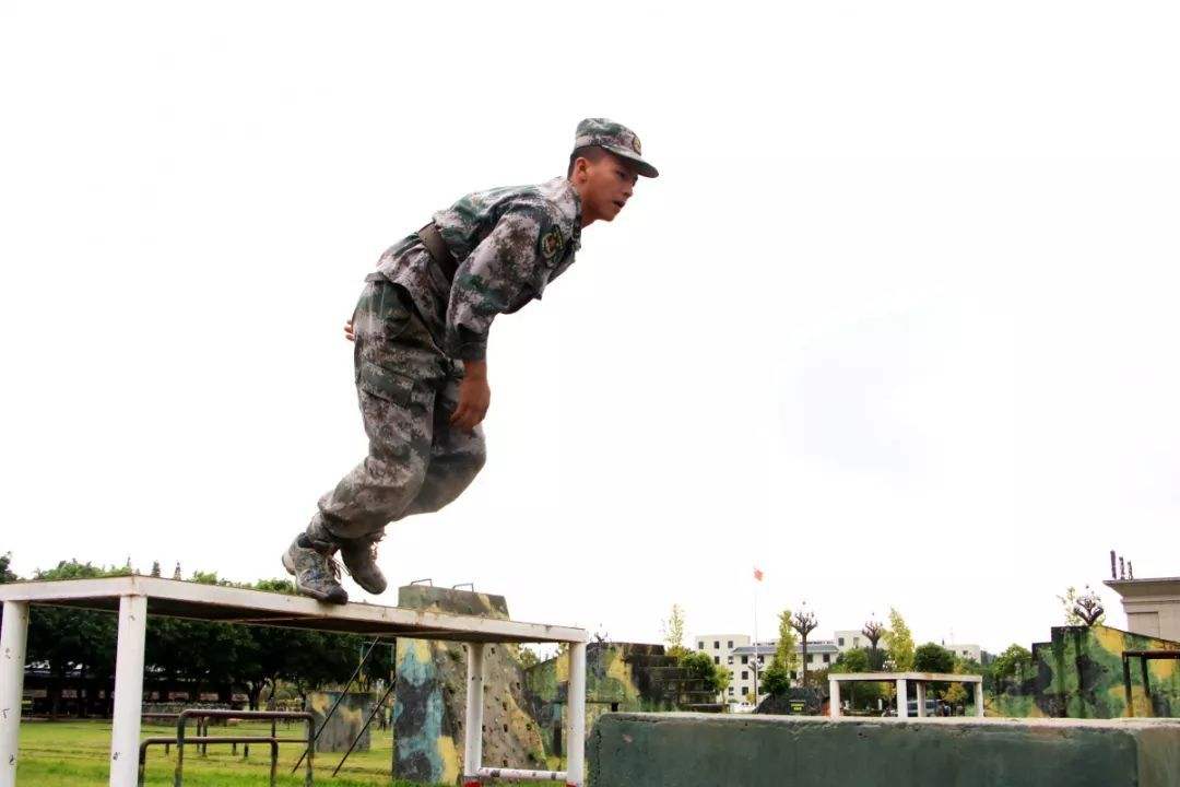 400米障碍为什么最难跑,400米障碍新手技巧与训练