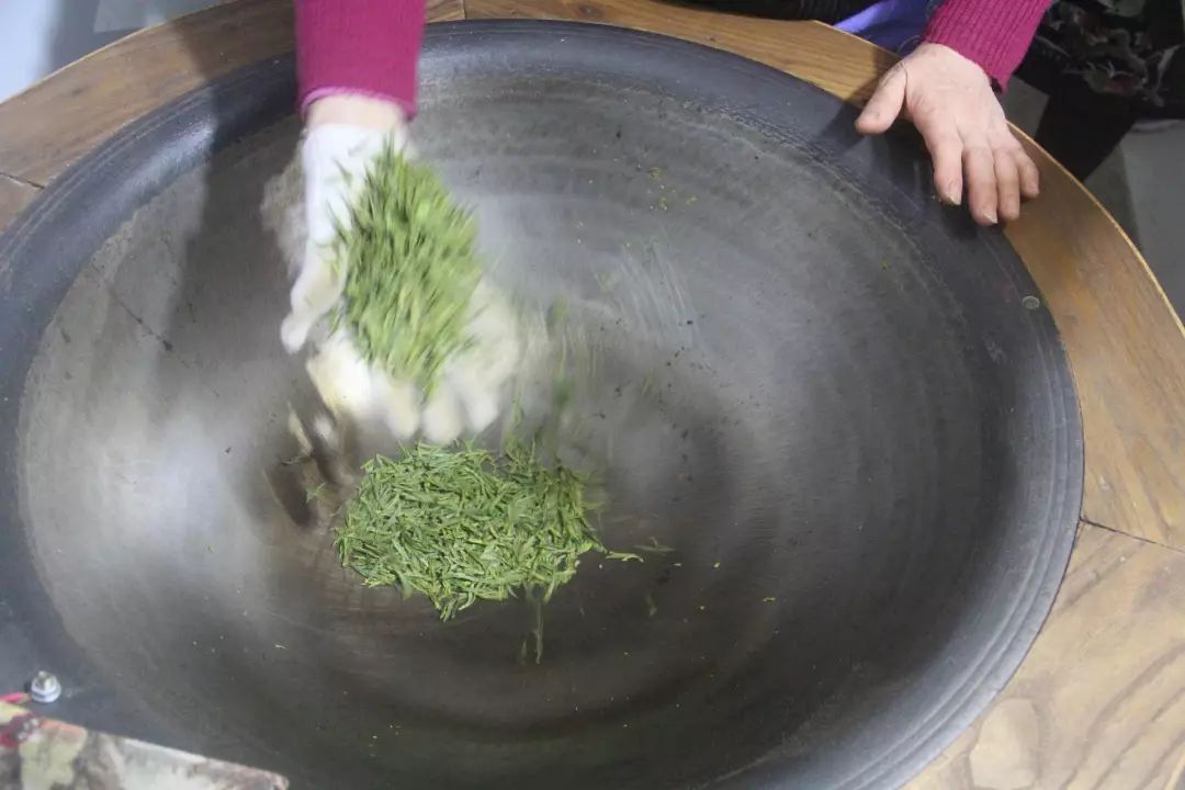 怎么区分青茶黄茶,茶分类黑白绿红