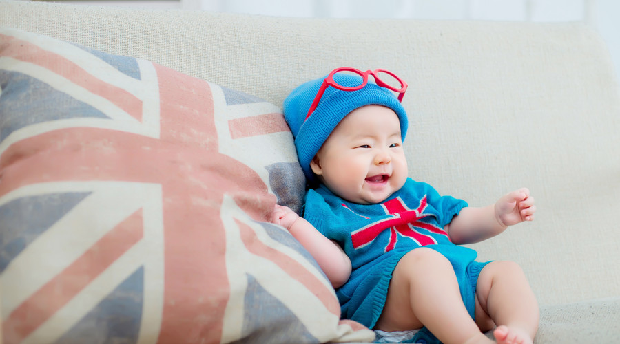 人家晒美娃，这妈晒丑娃，保证是亲生的？