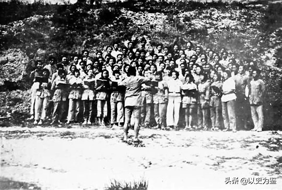 《歌唱祖国》为什么叫第二*歌国**？总理下令传唱，主席称赞写得好