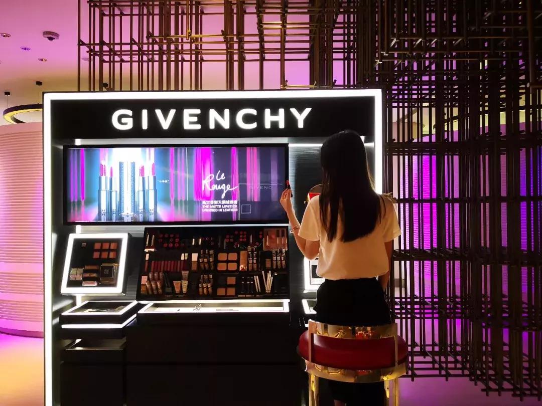 如果酒店也有潮牌，一定非苏州这家莫属！踏进的第一步就会开心