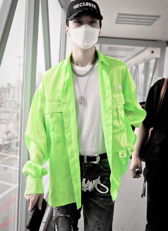 范丞丞同款毛衣外套蓝色格子 (范丞丞穿搭风格)