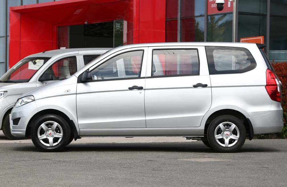 新款五菱宏光优点与缺点,拉货神车五菱宏光