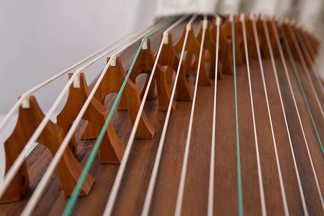 古筝弹不出空鸣音什么原因,古筝弹得不好听是什么原因