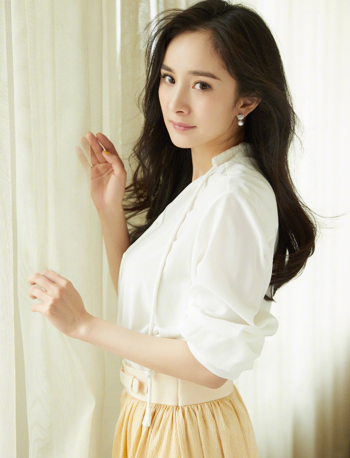 该披头发还是扎头发好看,什么脸型扎头发好看披头发不好看