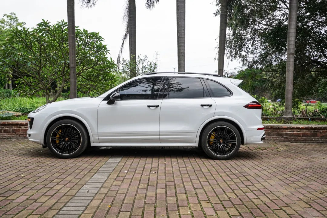 13年卡宴翻新后黑色外观,13年保时捷卡宴翻新