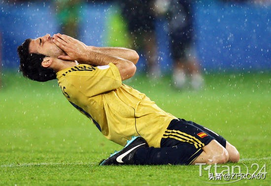 和踢足球的男生谈恋爱,男生踢足球的视频