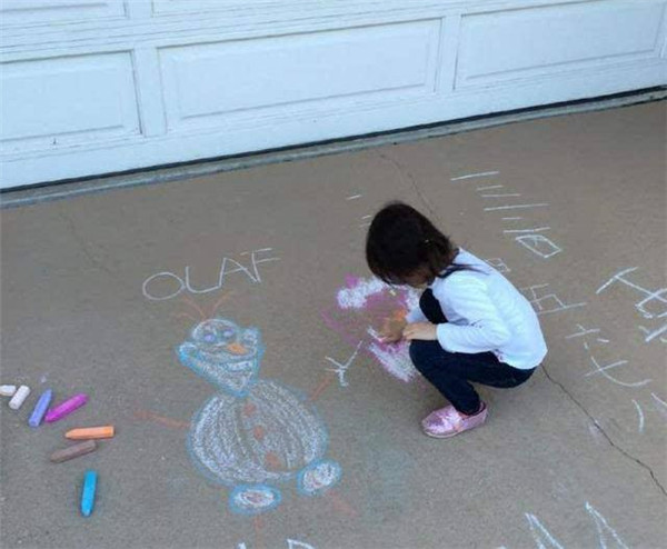 孩子乱画的墙面,墙壁被小孩画画了怎么补救