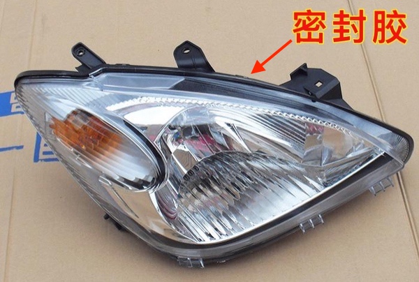 车灯起雾和进水照片,新车灯后尾灯进水起雾解决方法