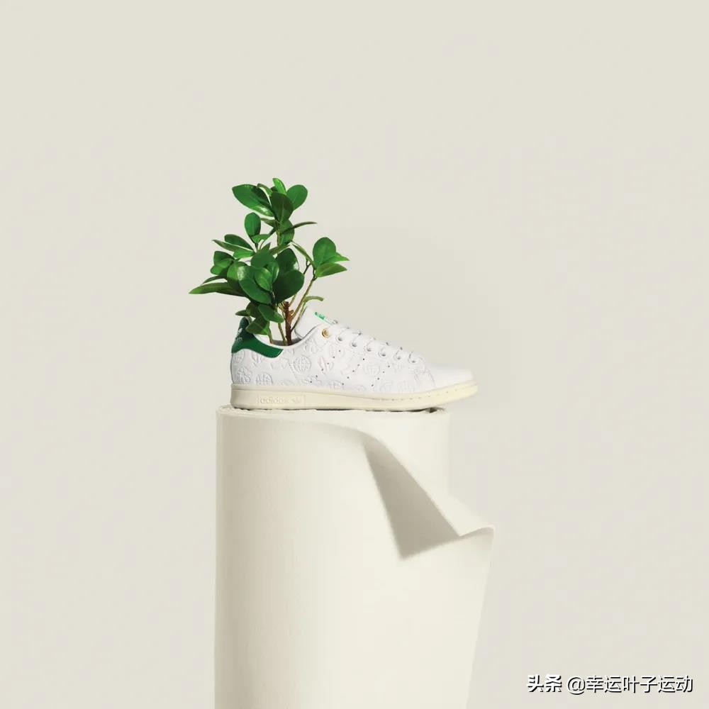 火了50年还被明星抢着穿的它，竟然换了图案，新的设计超美