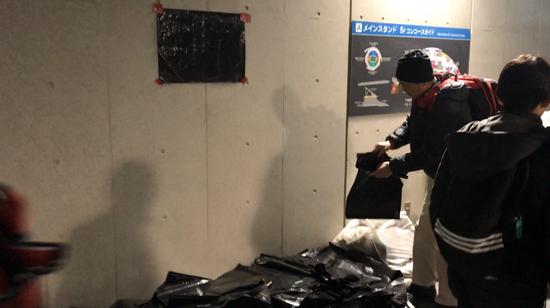 站在看台上,站在看台之上