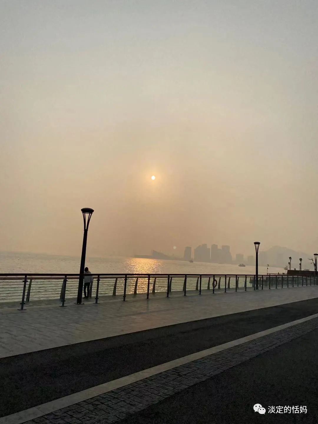 一边修脚一边讲故事,开口学古诗