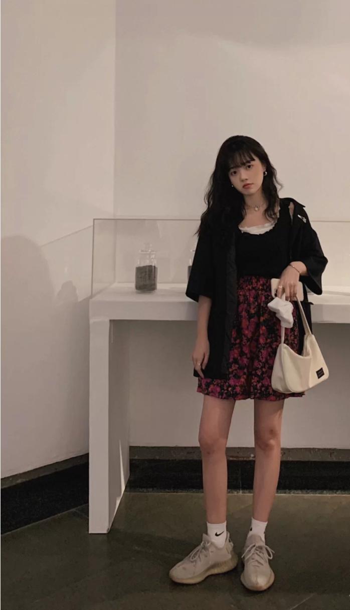 为什么这么多年轻人夏天穿长袜,夏天穿长袜好还是短袜好