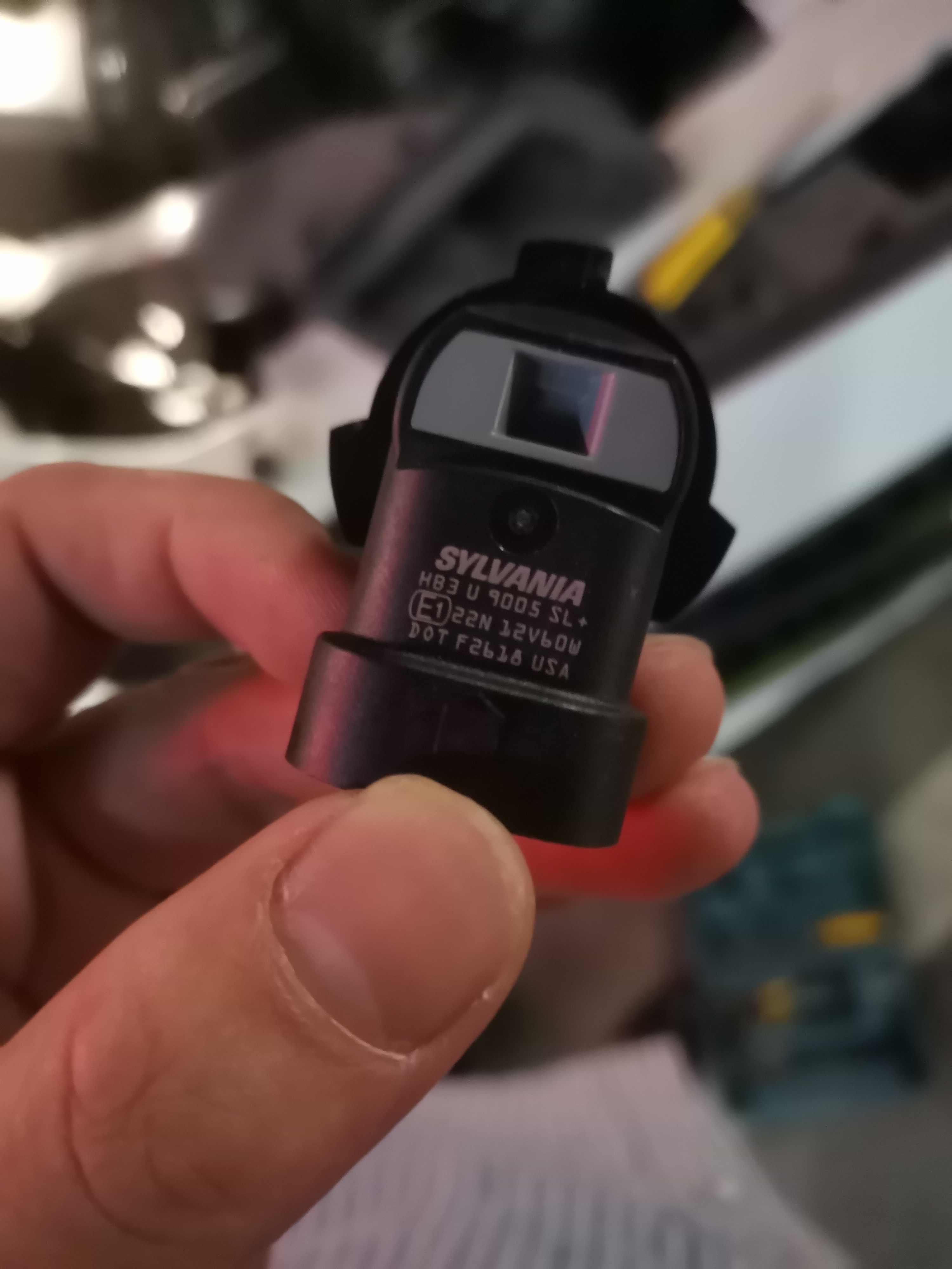 自己动手迈锐宝换氙气灯,英朗换氙气灯教程