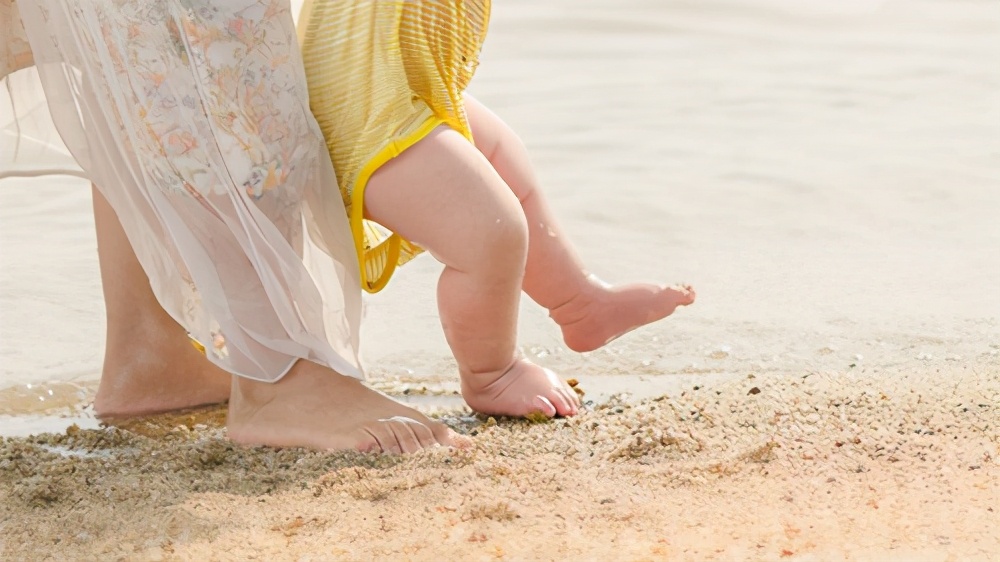 宝宝学习走路慢,多半都是家长用错了方法,这几种方法要避免