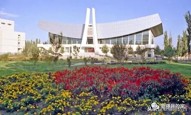 伊犁师范大学匆匆那年,终于等到你萨克斯演奏