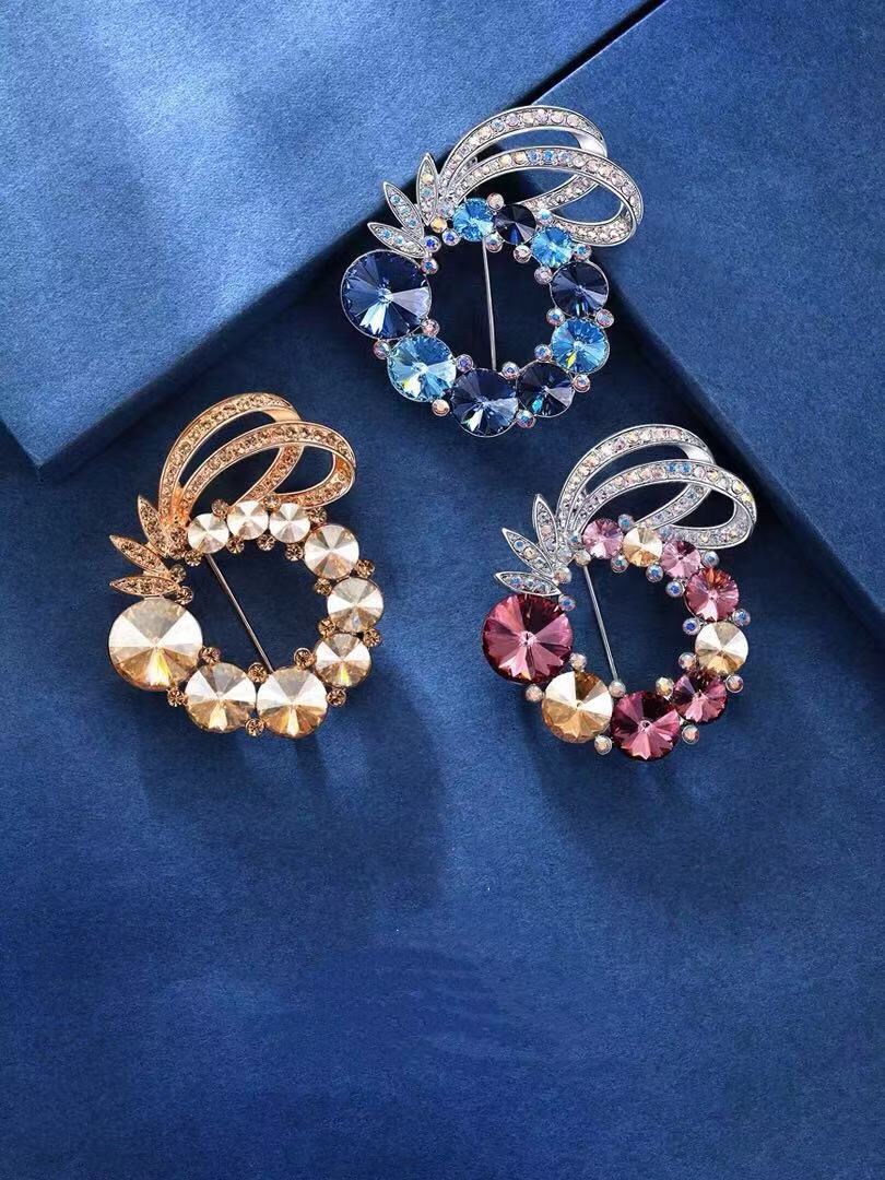 别上一枚胸针，让你温婉精致有气质