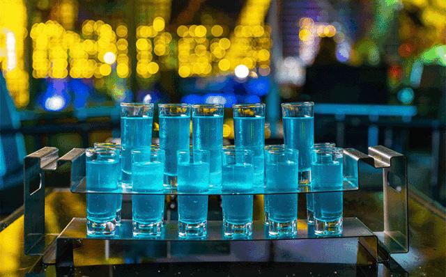 “酒鬼少女”特邀，900公里外的成都网红酒馆终于空降昆明