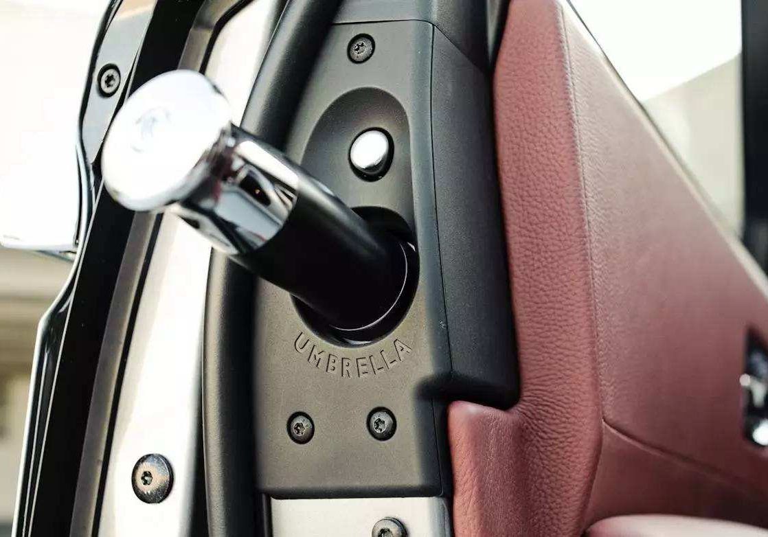 劳斯莱斯雨伞十块钱一把是真的吗,劳斯莱斯一把伞就值10万