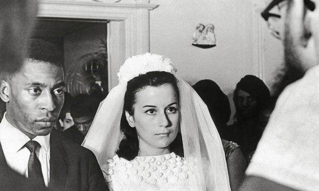 结三次婚的女人32集,17岁球王贝利的传奇