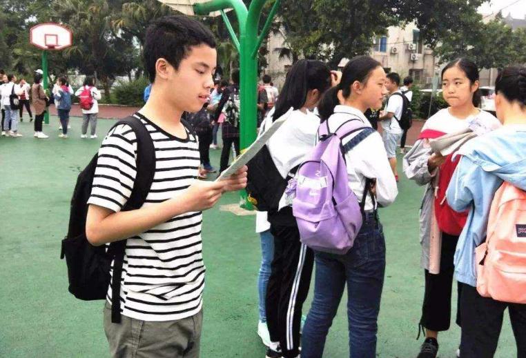 在普通班做鸡头重点班做凤尾,去普通班当鸡头好还是重点好