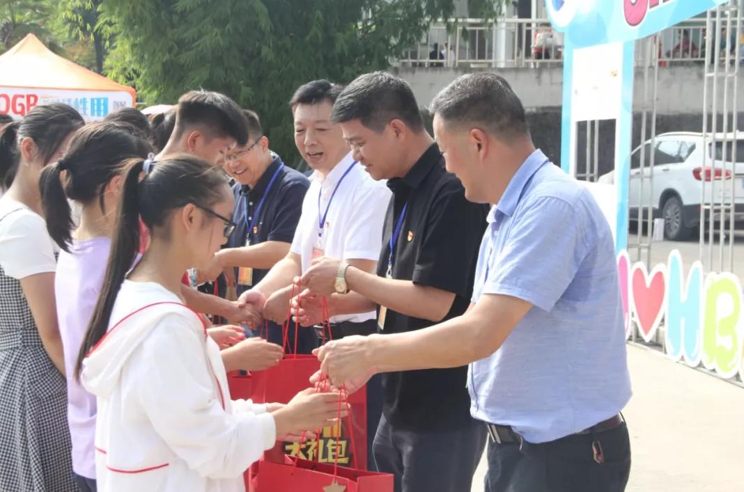 开学了！今年，湖北师范大学为新生送上神秘大礼包，亮点满满