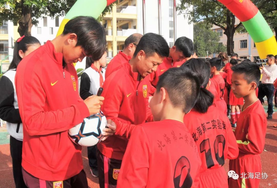 与世界沙足巨星同场竞技,北海校园足球小将够牛