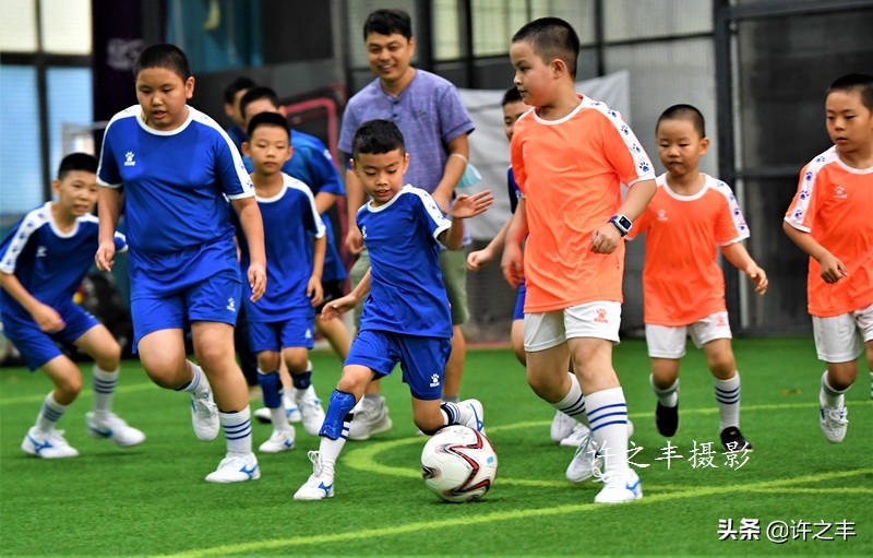 《首都抗疫医护人员亲子“同心公益”足球赛》