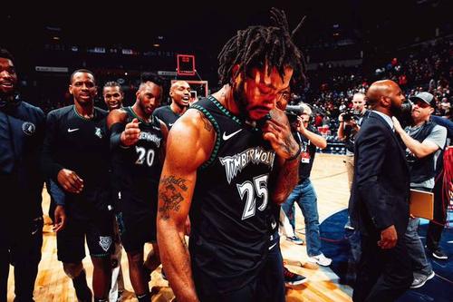 罗斯：从最年轻的MVP到老将底薪又怎样？坚持梦想终会绽放