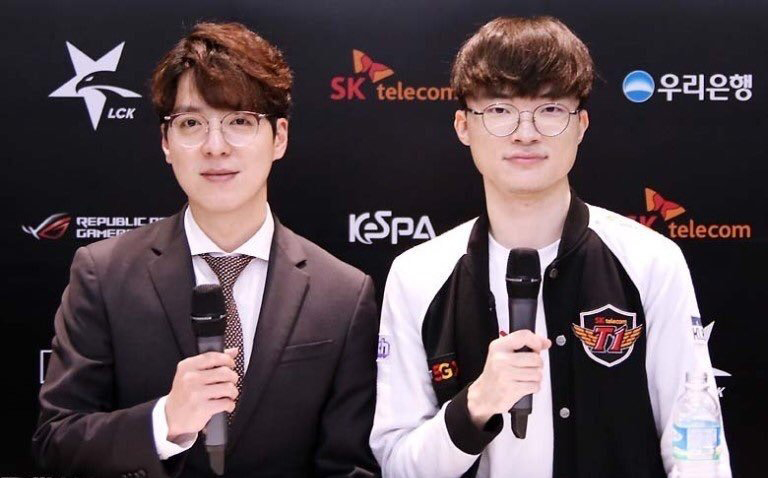 Faker的新鞋和行李箱引网友关注，身穿羽绒服依然帅气十足