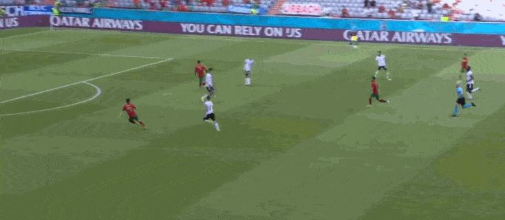 c罗36岁依然保持完美身材,36岁的c罗还在拼命吗