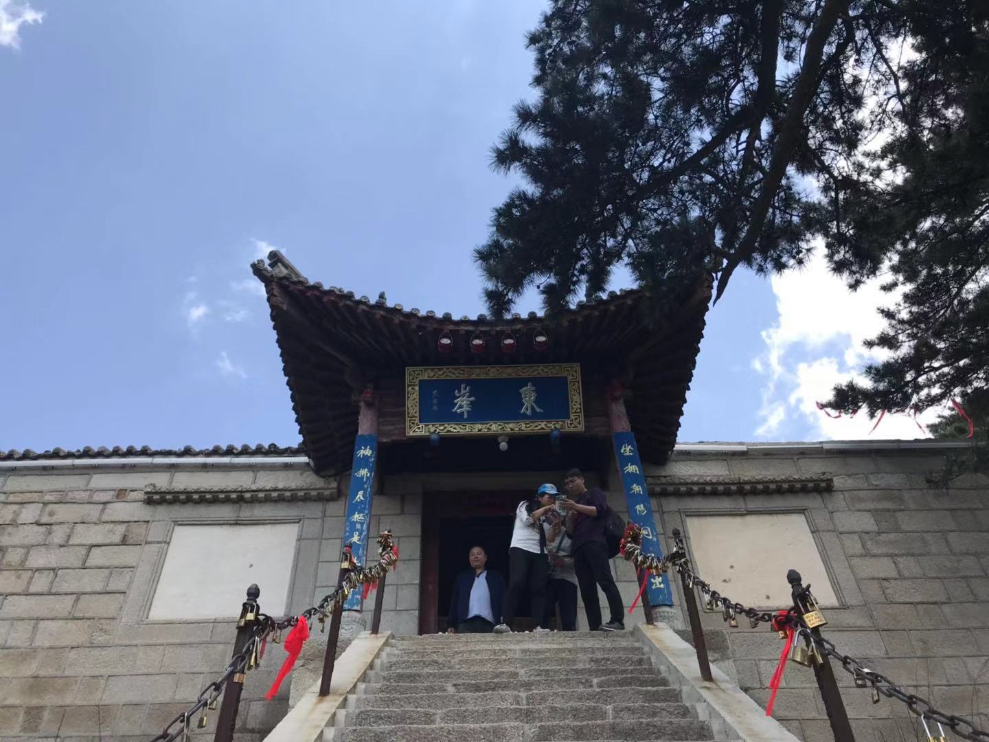 爬华山早上爬晚上能赶上火车吗,华山夜爬还是白天爬好些