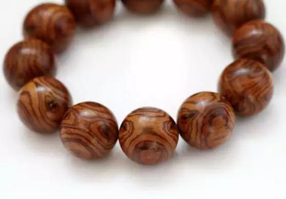 如何挑选适合自己的木质手串,哪种木质手串最有香味且便宜