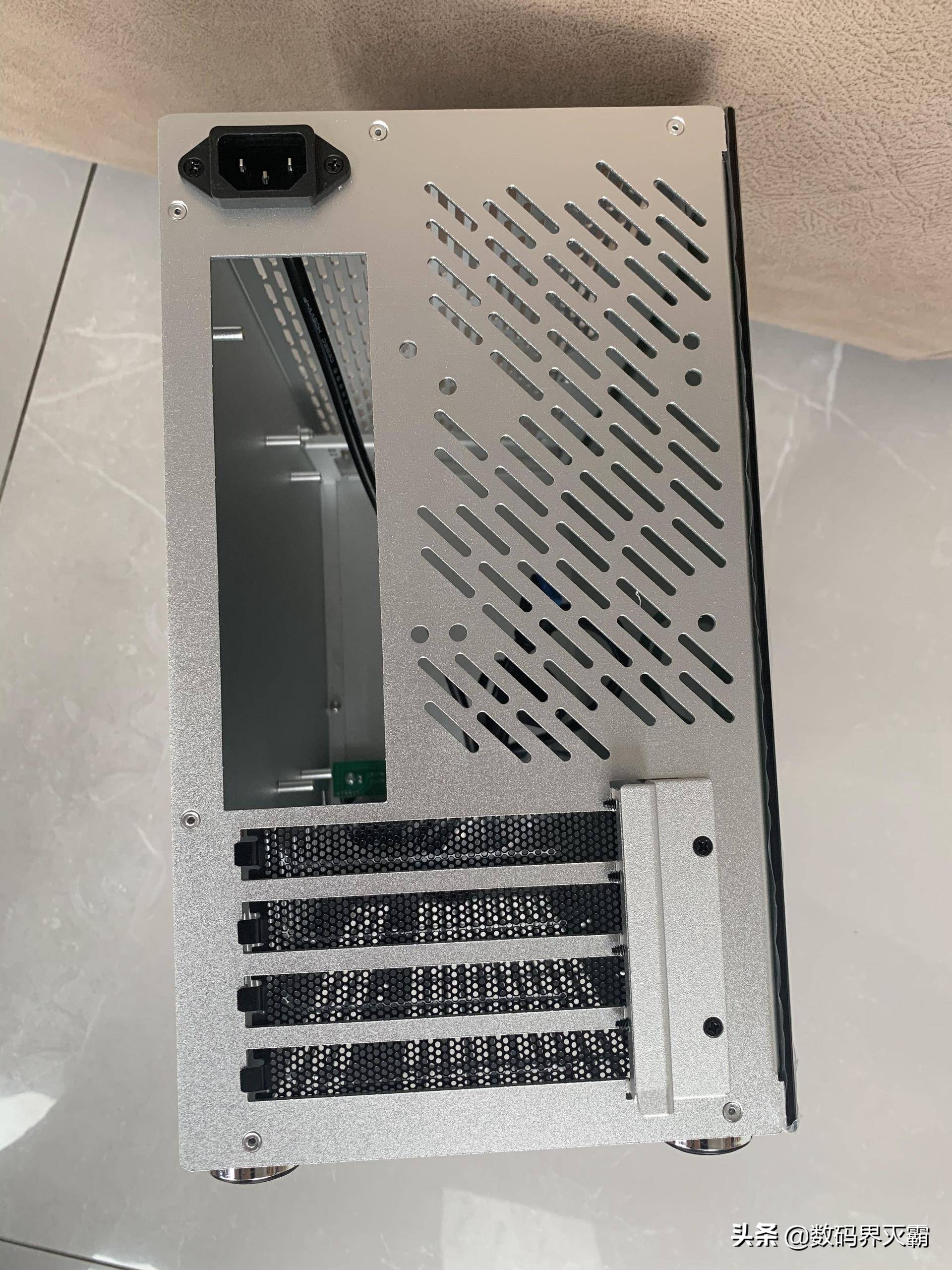 电脑小白穷折腾,我需要一台小机箱,雷匠,Rayarti-M3机箱使用分享