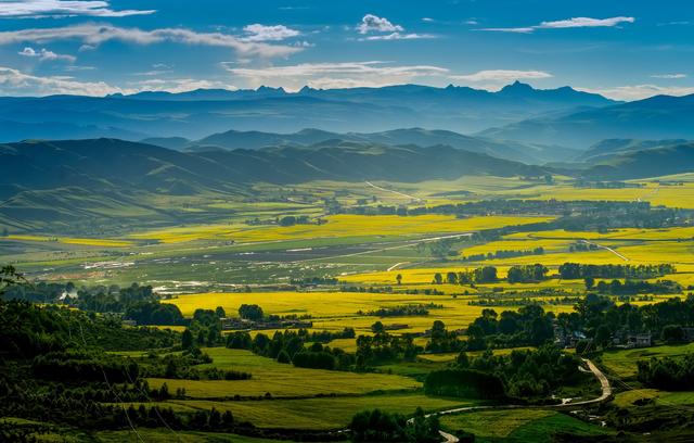 四川盆地是我国最大的内陆盆地,四川盆地主要以什么地形为主