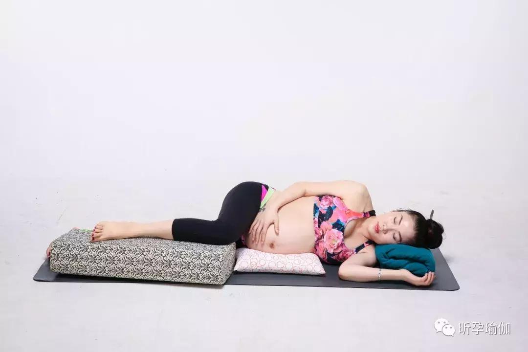 孕期瑜伽缓解下肢水肿,消除腿部水肿瑜伽体式