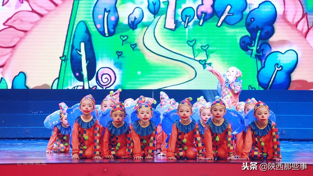 小天鹅艺术团童心向党,陕西省小天鹅艺术团点亮中国梦