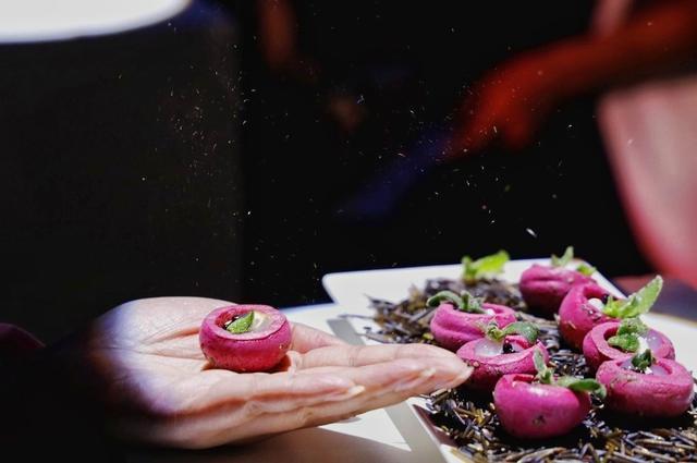 荷兰各城市足球队,荷兰总人口和总面积多少